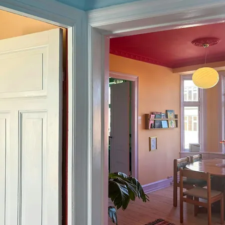 Colourful Flat Near Frederiksberg Gardens Leilighet